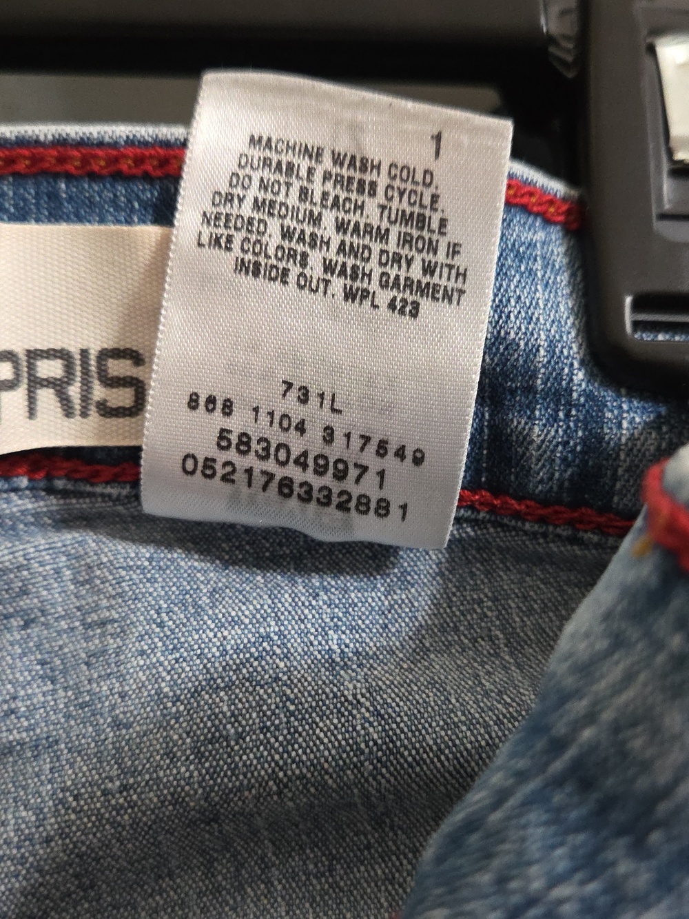 Levi Strauss Classic Slim Capris - Picture 6 of 6